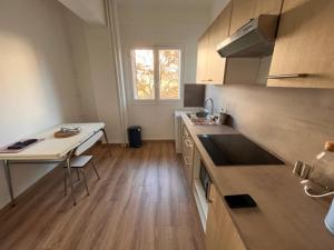 Kuchyň nebo kuchyňský kout v ubytování T4 Marseille Vue imprenable sur Vieux Port