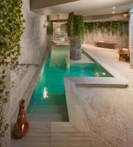 S Hotel Montego Bay - Luxury Boutique All-Inclusive Hotel内部或周边的泳池