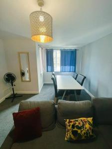 a living room with a couch and a table at Cozy 2 Bed Flat in Cricklewood in London