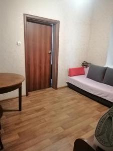 En sittgrupp på Apartamenty u Deribasovskoi