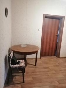 a table and a chair in a room with a door at Apartamenty u Deribasovskoi in Odesa