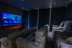 a living room with couches and a flat screen tv at Vivian Park El Raeid Hotel in Riyadh