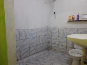 a bathroom with a sink and a toilet at EcoCamp TV Cristã Web in Cabo de Santo Agostinho