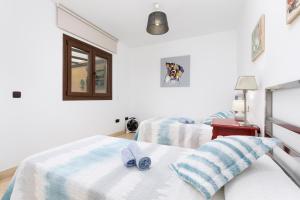 Posteľ alebo postele v izbe v ubytovaní Sunset Beach 4 Bedroom Villa 200m to Beach+Fast WIFI
