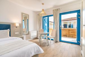 a bedroom with a bed and a table and chairs at Pensiunea Terrablue in Sulina