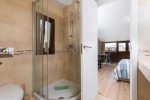 Kúpeľňa v ubytovaní Sunset Beach 4 Bedroom Villa 200m to Beach+Fast WIFI