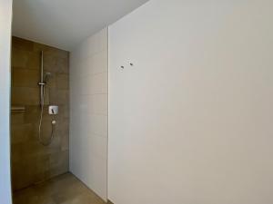 Koupelna v ubytování Ferienwohnung ZOOM - Stilvolle Wohnung mit Balkon in ruhiger Umgebung + 18 fotografií