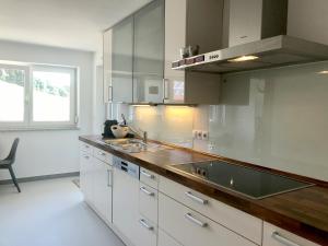 Virtuvė arba virtuvėlė apgyvendinimo įstaigoje Schottenhof Walser 1