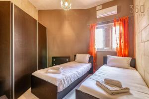 Voodi või voodid majutusasutuse A 3BR characteristic home in Rabat with lovely views by 360 Estates toas
