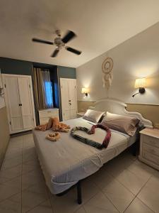a bedroom with a large bed with a ceiling fan at Casa Azul Montecastillo L7 in Caleta De Fuste