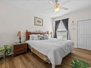 a bedroom with a bed and a ceiling fan at Theme Park Paradise! in Kissimmee +36 photos