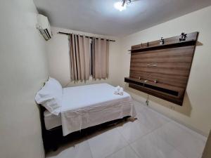 En eller flere senge i et værelse på Belo Apto. 3/4 no setor Marista