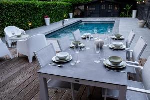 Bazén v ubytování Chez Sabine et Eric Maison pour 6 personnes avec piscine chauffée nebo v jeho okolí