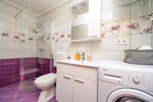 Kúpeľňa v ubytovaní Studio Leon & rent a quad + 21 fotografií