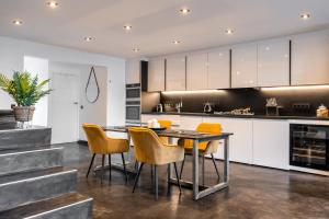 Virtuve vai virtuves zona naktsmītnē Cape Rise Luxury Loft - Apartment with City views