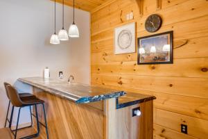 Billede fra billedgalleriet på Lakefront Cabin & Cozy Lakeview Cottage i Mills River + 59 billeder