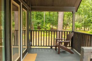 Balkón nebo terasa v ubytování Jellystone Park Tyler