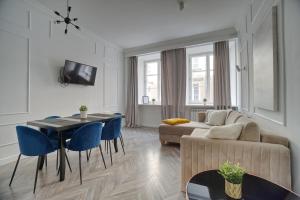 Televízia a/alebo spoločenská miestnosť v ubytovaní Warsaw Premium Apartments Old Town