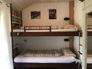 Katil atau katil-katil dalam bilik di Haus am See - Absolute Rarität, gemütliches Haus mit privatem Seezugang