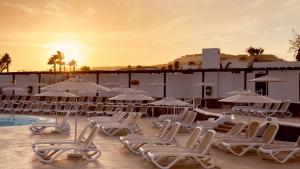 Blick auf den Sonnenuntergang/Sonnenaufgang von des Aparthotels aus oder aus der Nähe