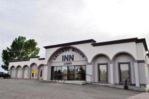 a store front of a building with a store at Lacombe Motor Inn in Lacombe