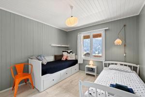 A bed or beds in a room at Sunny Design Chalet in Engelberg with spectacular view on Mount Titlis Még 37 kép