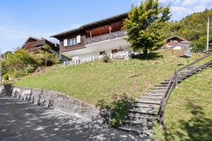 Aed väljaspool majutusasutust Sunny Design Chalet in Engelberg with spectacular view on Mount Titlis