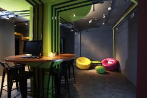 Posezení v ubytování Backpackers Hostel - Ximen