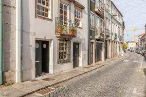 a cobblestone street in a city with buildings at Casa do Alcaide - Minhos Guest in Braga