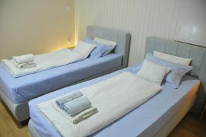 Katil atau katil-katil dalam bilik di Bezdan Guesthouse