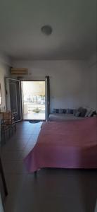 Postel nebo postele na pokoji v ubytování Leylandi rooms