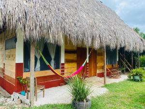 a house with a straw hut with a thatch roof at Topche, Centro Ecoturístico in Lacanjá