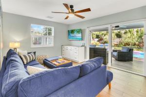 TV a/nebo společenská místnost v ubytování Coral Isle Heated pool,, ping-pong, near beach