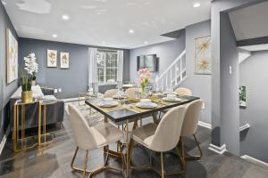 a dining room with a table and chairs at Charming 3 bdr Thome, Suburban Nhbrhd, Near DC in Sterling