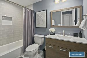 Bilik mandi di Charming 3 bdr Thome, Suburban Nhbrhd, Near DC +17 gambar