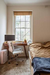 a bedroom with a desk with a computer and a bed at ANGEL - Pleasant 1Bdr Apartment in London