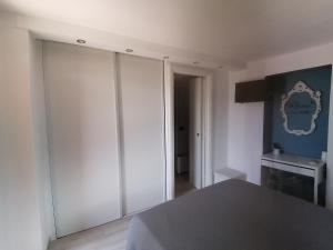 a kitchen with white cabinets in a room at La casa di Trilly in Sanremo