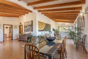 a dining room with a table and chairs at Villa La LLar Clara in Selva