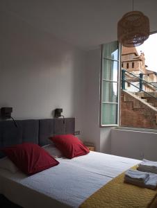 Rúm í herbergi á Chambre d'hôtes PMR Hildegarde