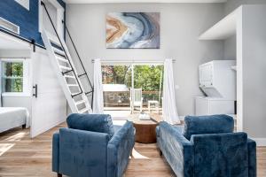 Χώρος καθιστικού στο New H2O Oasis Tree House