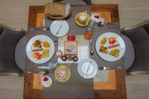 Makanan di atau di tempat lain dekat hotel