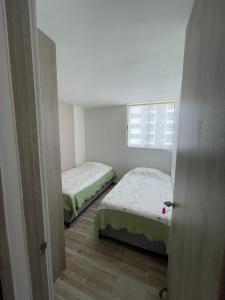 Tempat tidur dalam kamar di Hermoso apartamento para estrenar