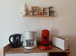 a counter with a coffee maker and a toaster on it at Ustou Guzet neige, appartement de 32 M2 avec balcon dans les Pyrénées aux pieds des pistes in Ustou