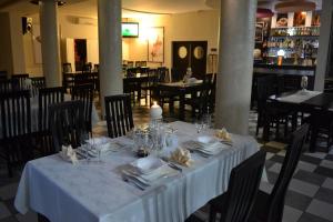 Restorāns vai citas vietas, kur ieturēt maltīti, naktsmītnē Hotel Pod Chełmem