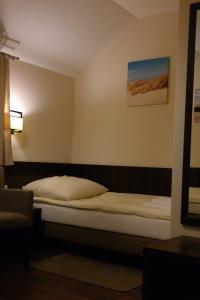 Ένα ή περισσότερα κρεβάτια σε δωμάτιο στο Hotel Pod Chełmem