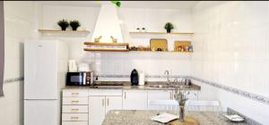 A kitchen or kitchenette at Apartamento Casa Tambo, Campelo