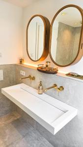 Um banheiro em Luxus Neubau 65m2 City Wohnung - L