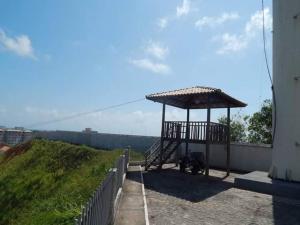 a gazebo sitting on the side of a building at Apart. 2/4 - 500 mts da praia.Ilhéus in Ilhéus