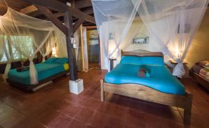 a bedroom with two beds in a room at Mosana Reef Garden B&B in Bocas Town