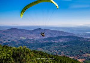a person riding a parachute in the sky at AT la Abuela Antonia-La Casina in Torre de Don Miguel